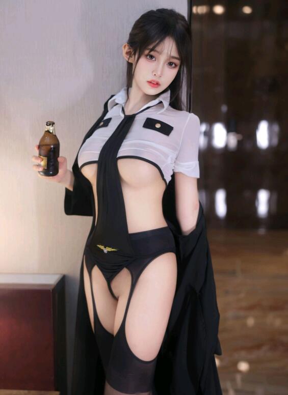 [XiuRen秀人网] 2024.03.21 No.8265 王心悦 美腿黑丝