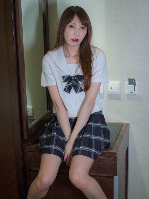 [台湾Limerence] 新人夏红娜 – 日本混血JK女孩