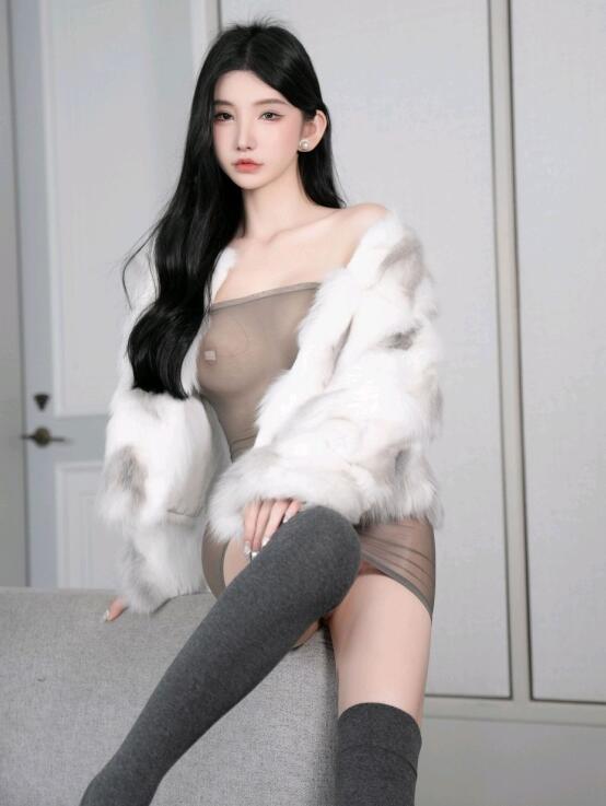 [XiuRen秀人网] 2024.04.12 No.8383 周于希Sally 丝袜美腿