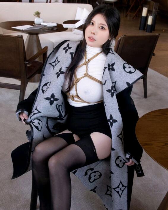 [XiuRen秀人网] 2024.04.15 No.8390 白茹雪 黑丝性感