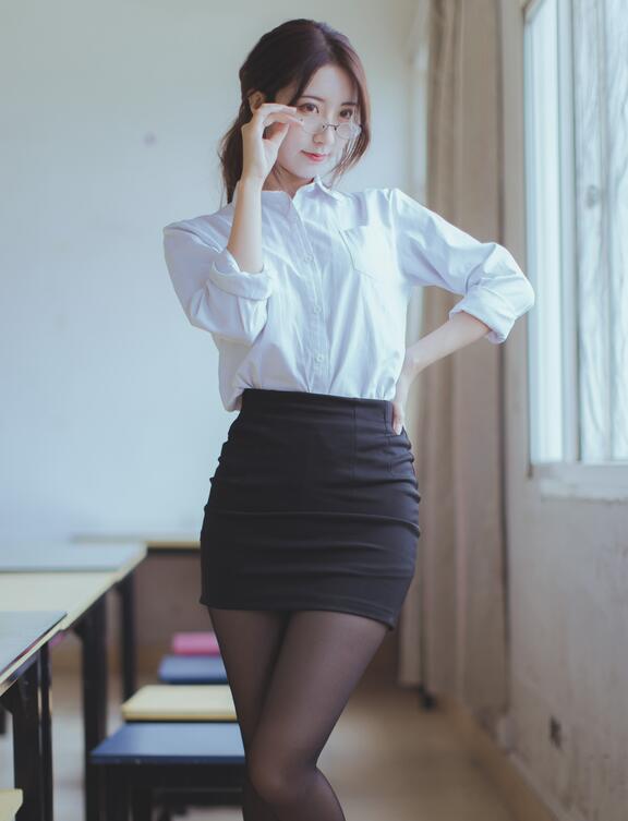 [YWW.ME] 2023.12.03 黑丝OL 黑川