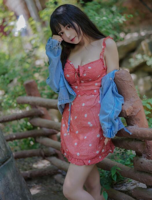 [YWW.ME] 2023.12.05 红裙女孩 黑猫猫OvO