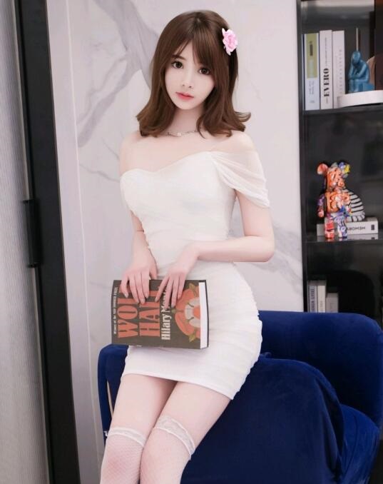 [XiuRen秀人网] 2024.04.17 No.8407 梦灵儿Mini 丝袜美腿