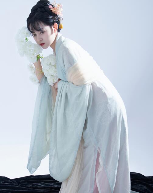 [YWW.ME] 2023.12.14 一抹青红 壹萱-