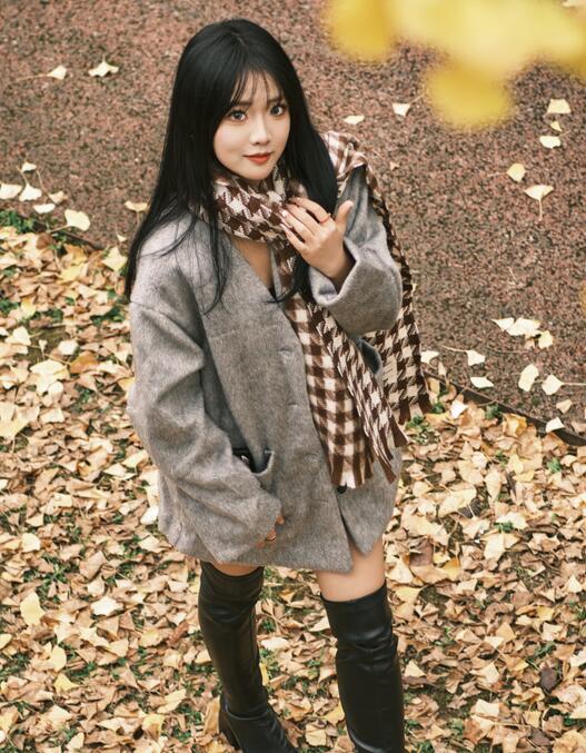 [YWW.ME] 2024.01.01 银杏人像 小猫