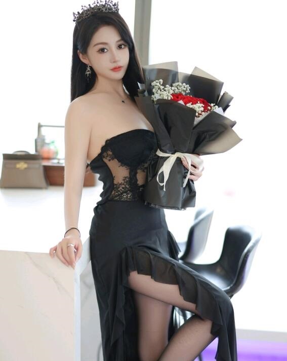 [XiuRen秀人网] 2024.05.06 No.8490 林幼一 美腿黑丝
