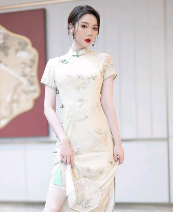 [XiuRen秀人网] 2024.05.07 No.8497 梦心玥 丝袜美腿