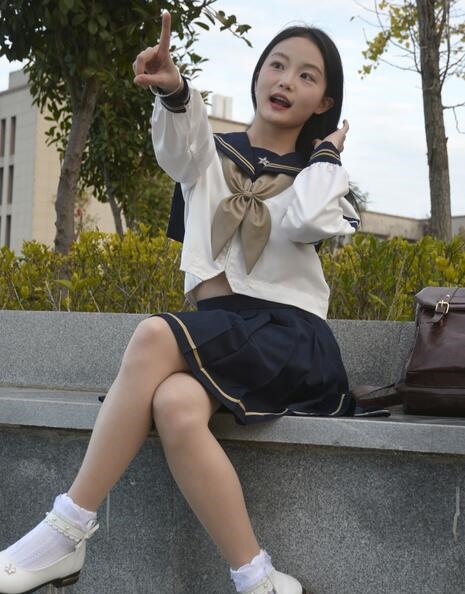[初夏女神] 115 双双~【海军服JK】老大为什么要安排我傍晚来拍摄？又暗温度又低