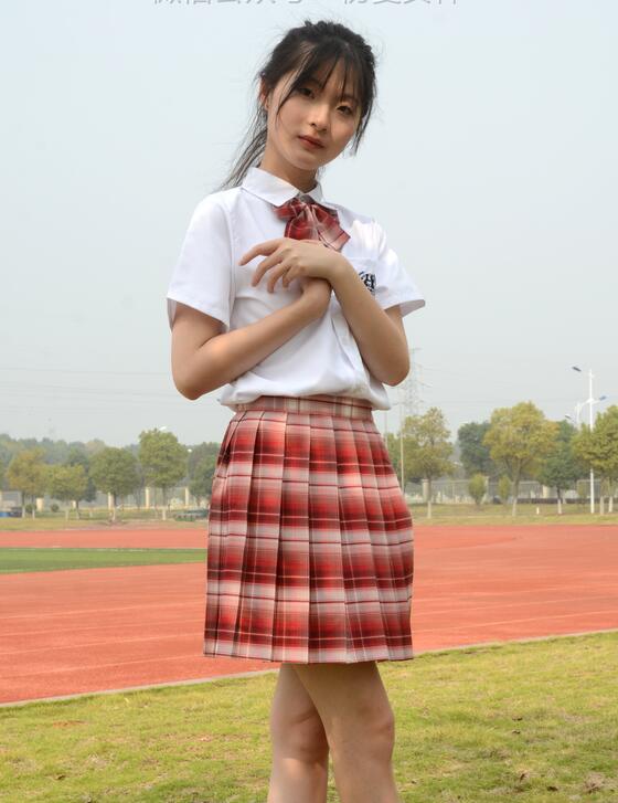 [初夏女神] 121 安妮~【今日草莓】可爱的草莓色JK配上我的小凉鞋，可爱吗