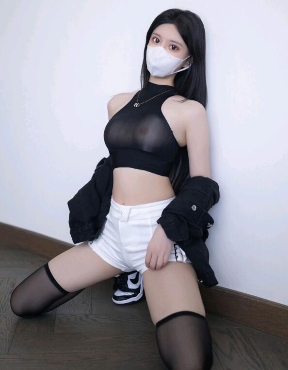 [XiuRen秀人网] 2024.05.31 No.8636 幼幼 美腿黑丝