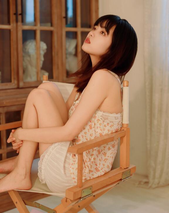 [YWW.ME] 2024.04.04 慵懒的房间 小薇人儿