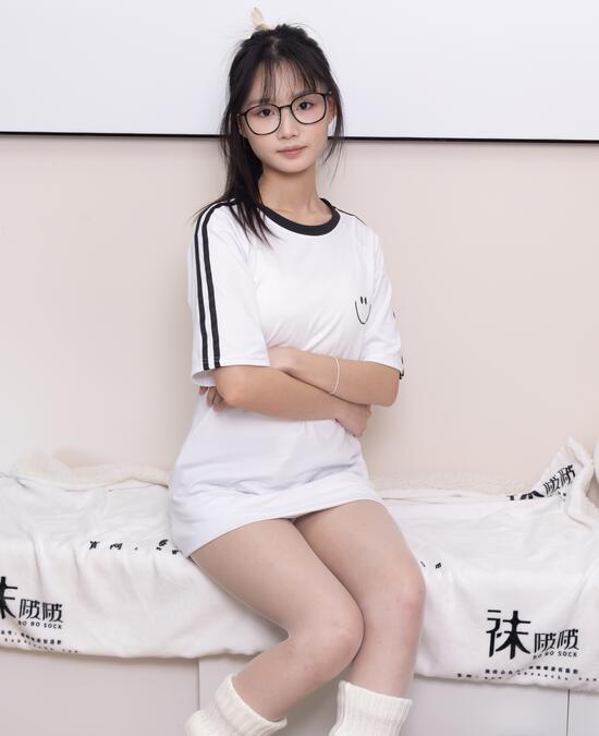 [BoBoSocks袜啵啵] NO.376 甜甜圈-运动鞋、堆堆袜套、白丝（花絮版）