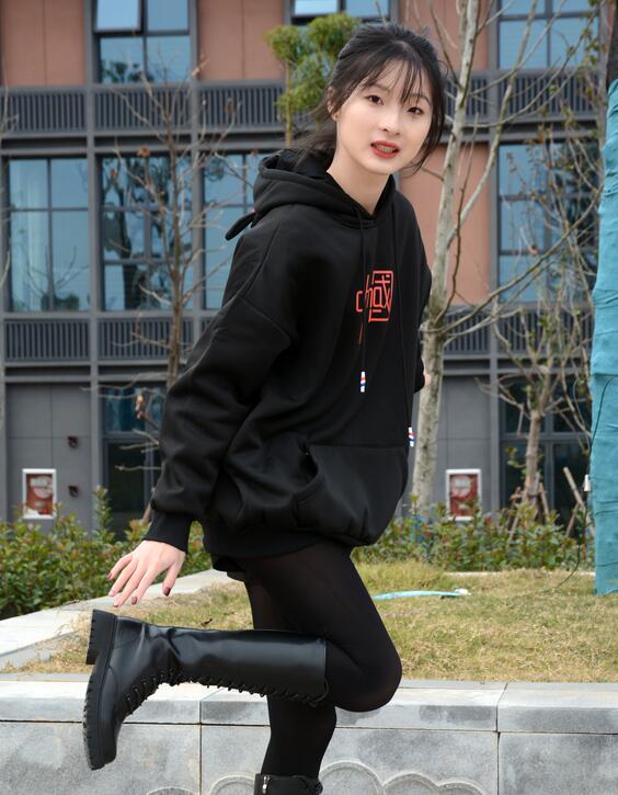 [初夏女神] 135 安妮~【浅看红枫】今年的冬天相对来说还不算太冷，枫叶都红不起来了
