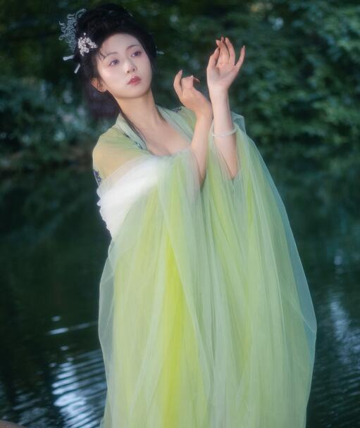 [YWW.ME] 2024.04.15 绿野仙踪 落雨清玲