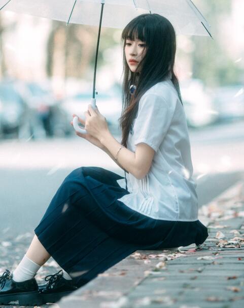 [YWW.ME] 2024.04.26 任然盛开的玉兰花街头 小熊维尼