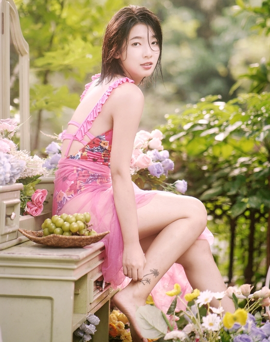 [YWW.ME] 2024.05.08 法式庭院的柔情 Zoe