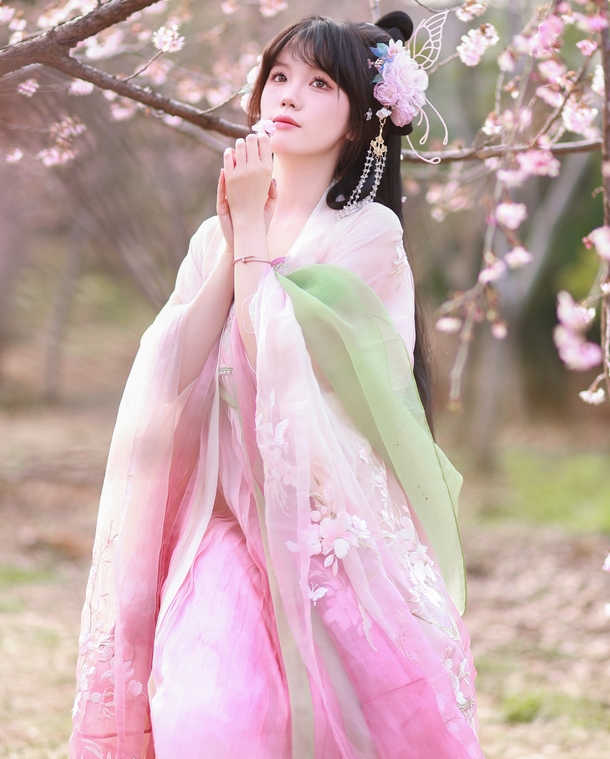 [YWW.ME] 2024.05.11 春樱 草莓西米陆