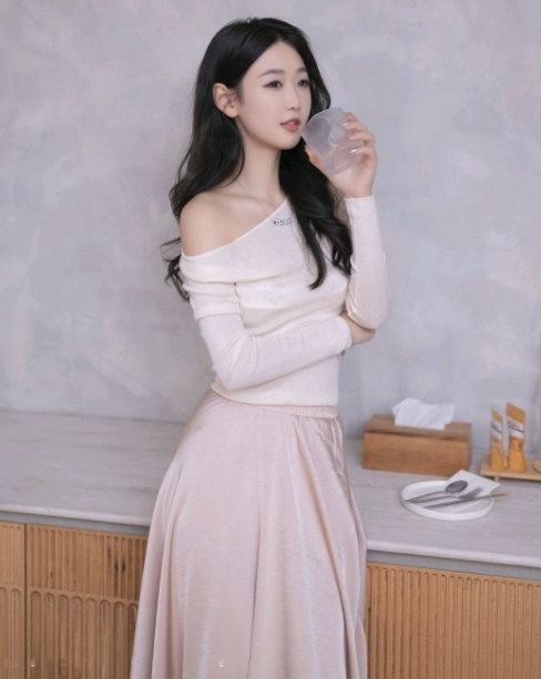 [XiuRen秀人网] 2024.07.15 No.8862 唐安琪 丝袜美腿