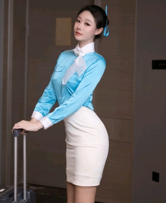 [XiuRen秀人网] 2024.07.25 No.8916 小逗逗 丝袜美腿