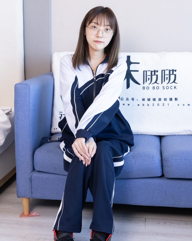 [BoBoSocks袜啵啵] NO.398 稚予-板鞋、白船袜、裸足（黑色美甲）、裸足踩奶油蛋糕泡脚脚玩鞋子剧情（花絮剧情版）