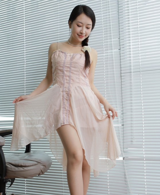 [IESS异思趣向] 2024.07.02 丝享家 1783 小婕《藕粉吊带裙》