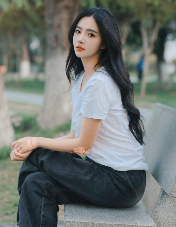 [YWW.ME] 2024.05.27 湖边漫步 Elaine