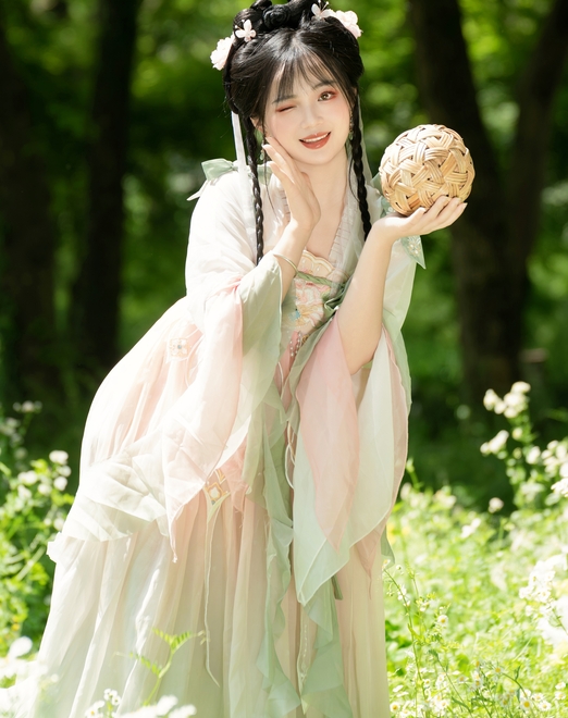 [YWW.ME] 2024.06.01 穿汉服去赏花 小欧O