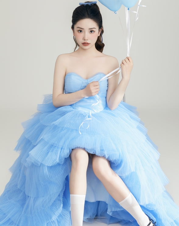 [YWW.ME] 2024.06.08 蓝色公主裙生日写真 hihiio
