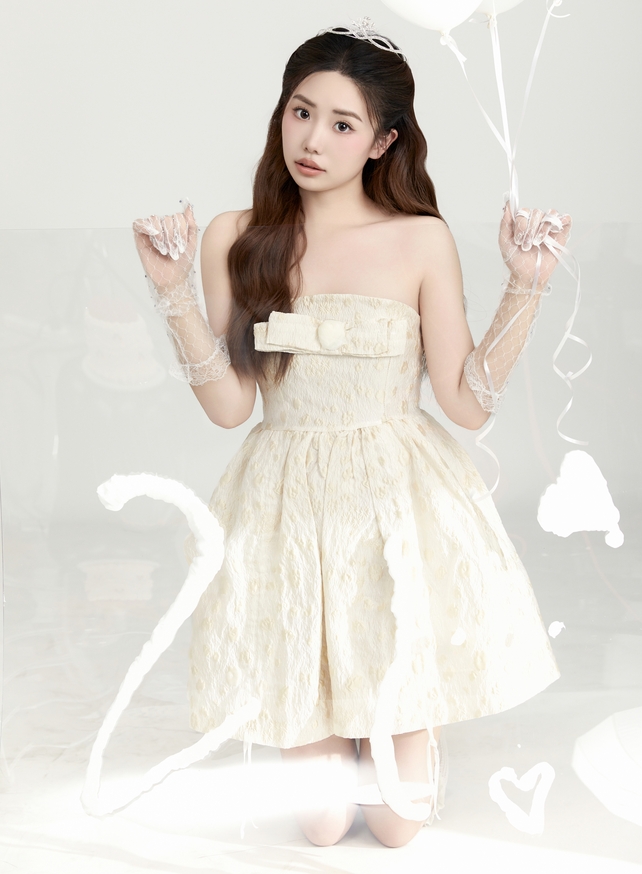 [YWW.ME] 2024.06.14 奶油风生日写真 hihiio