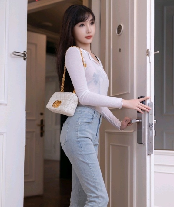 [XiuRen秀人网] 2024.09.05 No.9118 陆萱萱 美腿黑丝