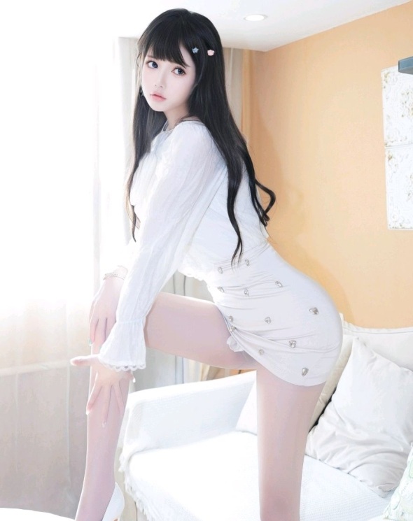 [XiuRen秀人网] 2024.09.11 No.9142 小兔纯纯 丝袜美腿