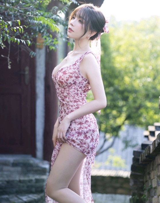 [XiuRen秀人网] 2024.09.23 No.9195 徐莉芝Booty 美腿黑丝