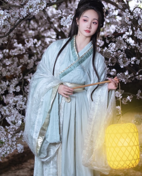 [YWW.ME] 2024.07.05 夜樱 凌子兮