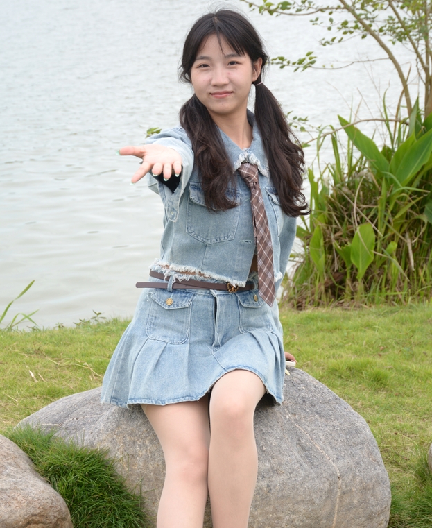 [初夏女神] 219 点点~【七月牛仔】牛仔套，马丁靴，我就差一匹战马了