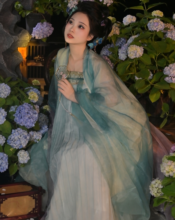 [YWW.ME] 2024.07.23 绣球香风 梨荼白