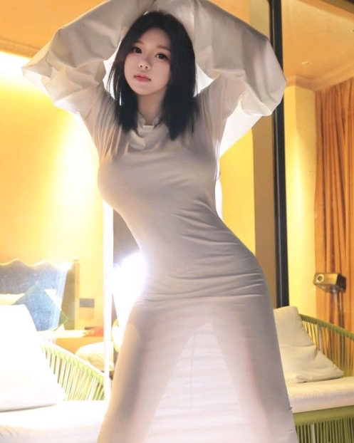 [XiuRen秀人网] 2024.10.31 No.9376 小薯条nienie 丝袜美腿