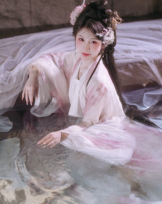 [YWW.ME] 2024.08.14 镜花水月 许尽欢～