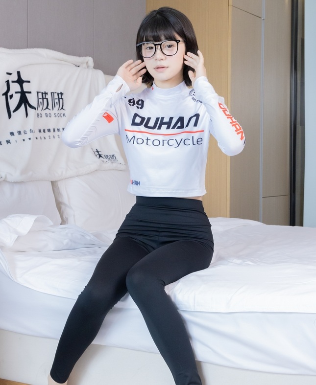 [BoBoSocks袜啵啵] NO.410 糯米-运动鞋、白棉袜、肉丝（脚尖加固款）、瑜伽裤裤里丝（花絮版）