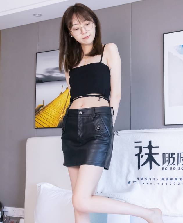[BoBoSocks袜啵啵] NO.412 稚予-透明高跟鞋、黑丝（脚尖微加固款）、裸足（黑色美甲）、裸足穿鞋淋水剧情（花絮版）