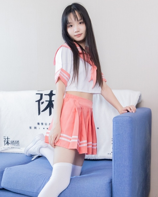[BoBoSocks袜啵啵] NO.429 甜甜圈-板鞋、白棉袜、过膝白棉袜（花絮版）