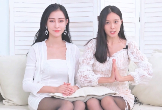 [SSA丝社] 评测 NO.100 君君&雪儿 老牌袜业梦娜VS内衣裤品牌三枪，双人对比测试（下）4K
