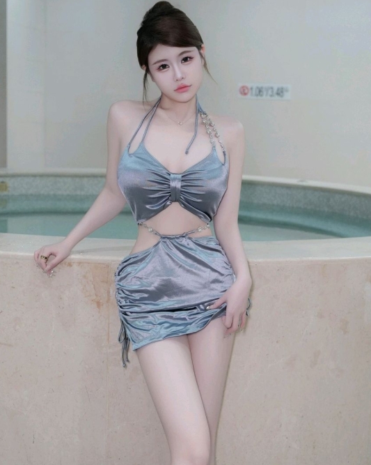 [XiuRen秀人网] 2024.11.21 No.9480 甜妮 泳装美腿