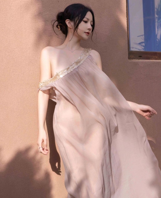 [XiuRen秀人网] 2024.11.22 No.9492 鱼子酱Fish 美腿性感