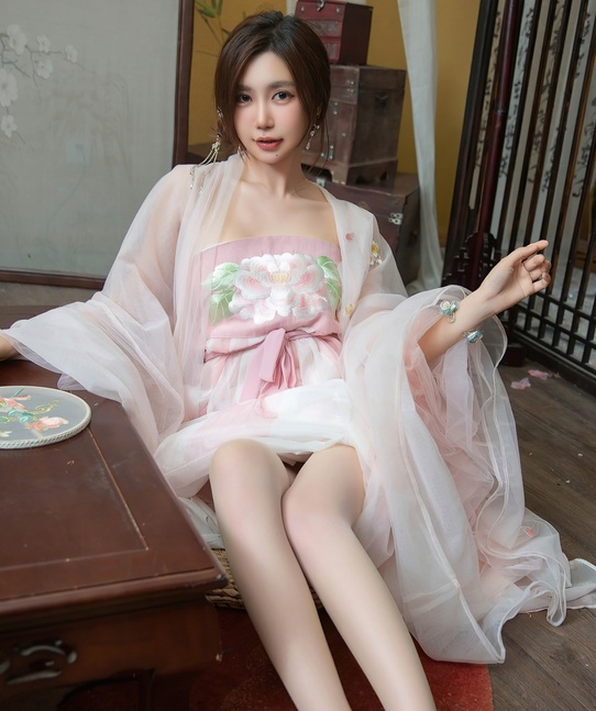 [XiuRen秀人网] 2024.11.20 No.9475 绮里嘉ula 古风美腿