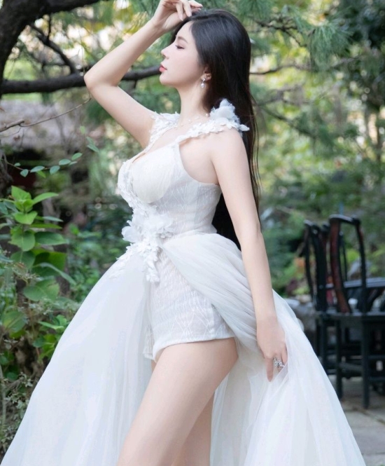 [XiuRen秀人网] 2024.12.05 No.9552 小蛮妖Yummy 丝袜美臀