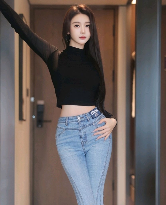[XiuRen秀人网] 2024.12.06 No.9555 Candy糖糖 新人美腿