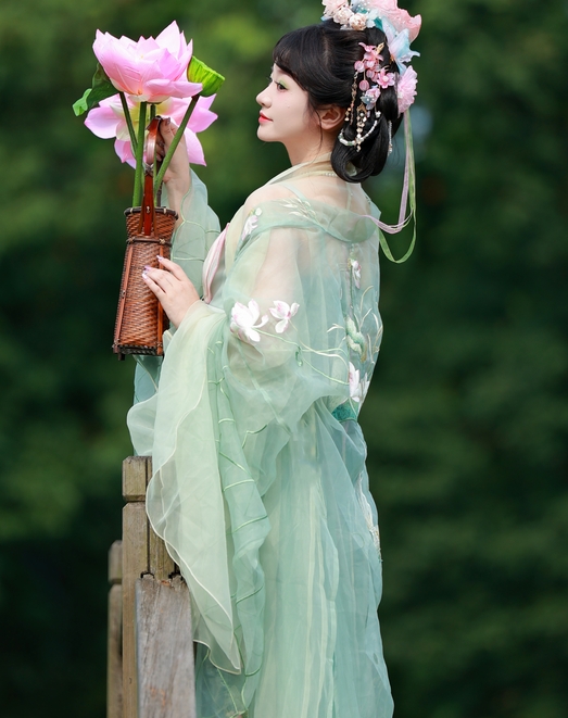 [YWW.ME] 2024.09.11 十里芙蕖 不可爱的禾禾喵