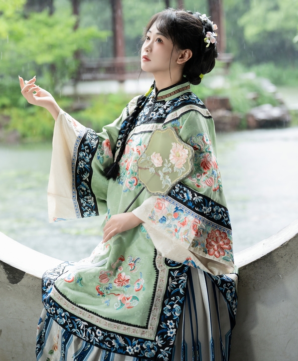 [YWW.ME] 2024.09.15 雨天的宿命感 湫一只岁岁
