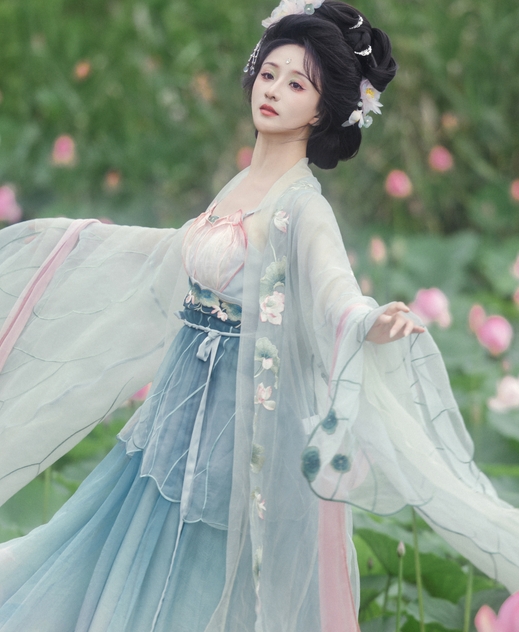 [YWW.ME] 2024.09.23 风吹荷花香 飘飘不吃草