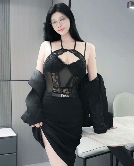 [XiuRen秀人网] 2024.12.23 No.9639 雅茹老师 黑丝美臀